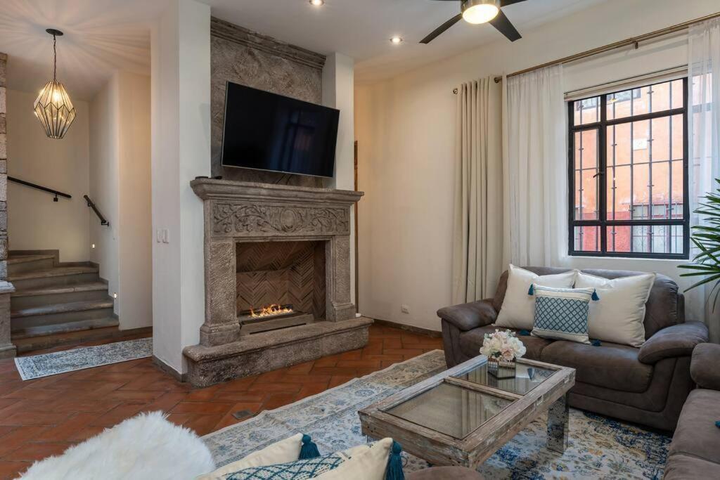 Elegant 3Br Home With Rooftop & Grill In Centro San Miguel サン・ミゲル・デ・アジェンデ エクステリア 写真